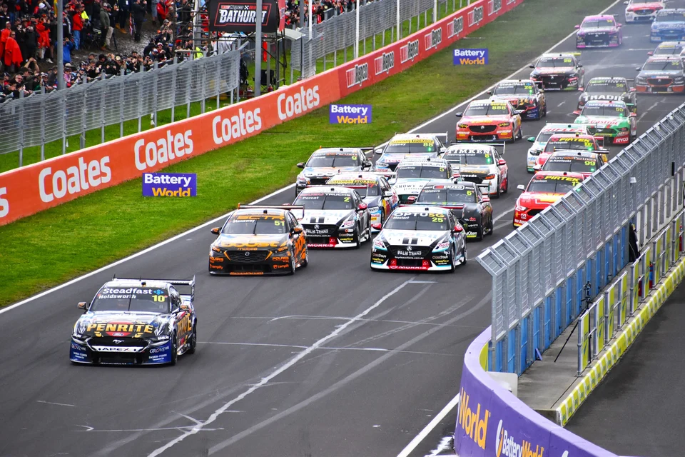 Supercars racing down the straight at Mount Panorama during the 2022 Bathurst 1000